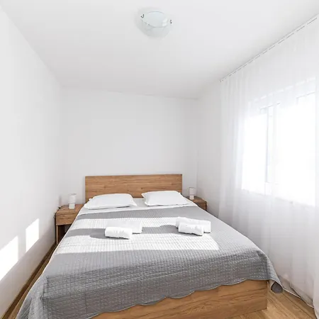 Appartement Beautiful In Okrug Gornji *
