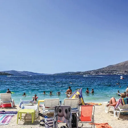 Beautiful In Okrug Gornji Apartment