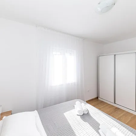 Apartment Beautiful In Okrug Gornji With Kitchen