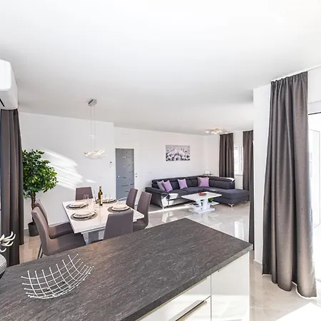 Apartment Beautiful In Okrug Gornji With Kitchen