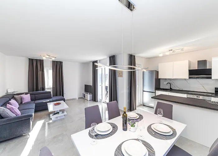 Apartment Beautiful In Okrug Gornji